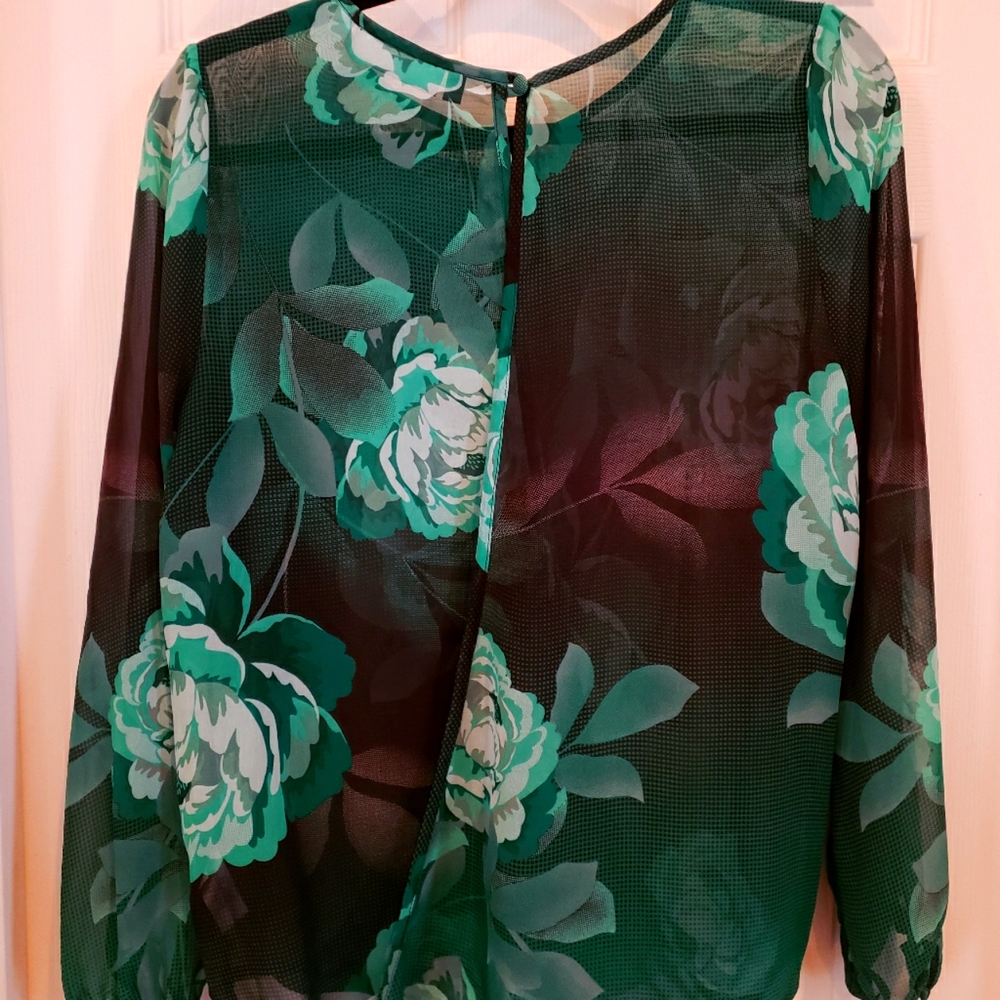 Jennifer Lopez, M, Green blouse